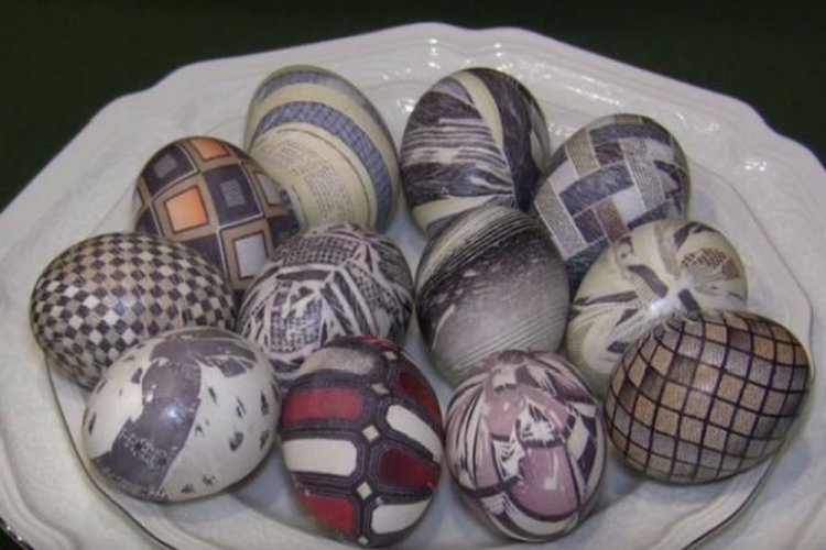 Как покрасить яйца с помощью ткани