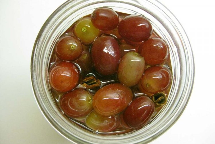 Маринованный виноград как оливки