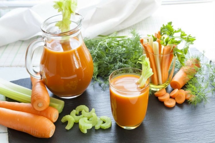 Сок из корня сельдерея, моркови и яблок
