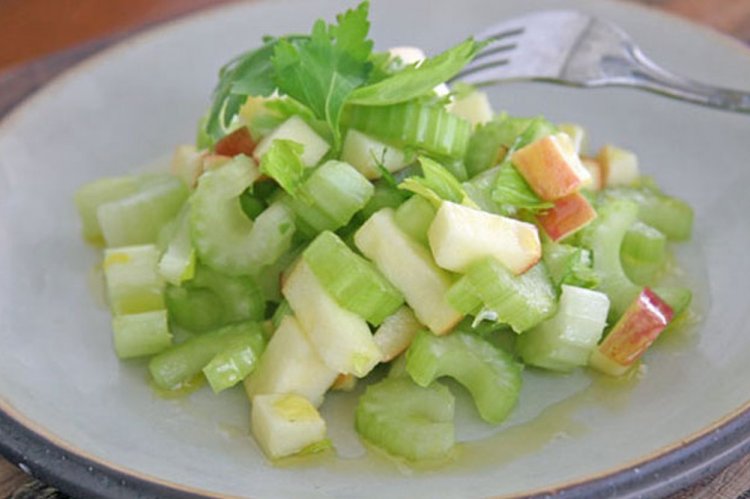 ПП салат с сельдереем и яблоком