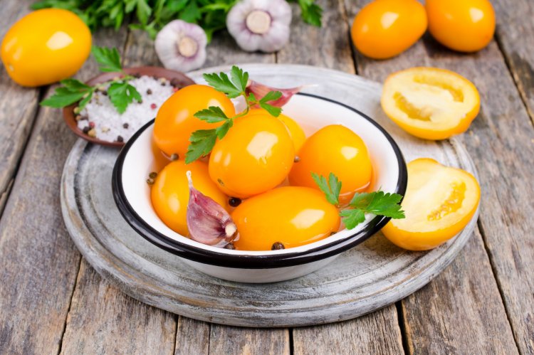 Желтые помидоры на зиму: 10 легких и вкусных рецептов