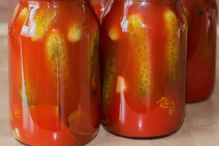 Корнишоны в томатном соке на зиму