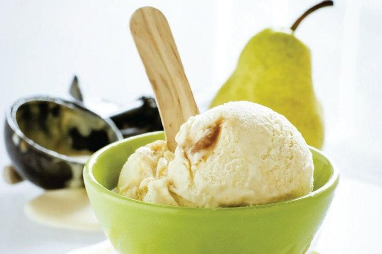 Сливочное мороженое с грушей и медом