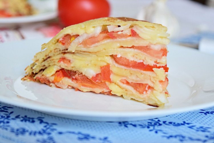 Блинный торт с помидорами и сулугуни