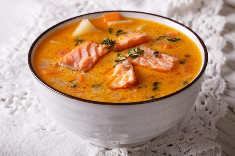Суп из красной рыбы с томатной пастой