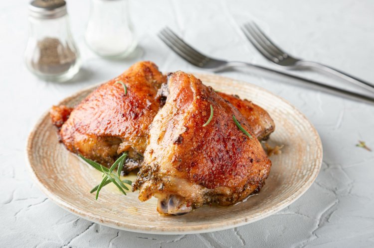 Куриные бедра в аэрогриле: 12 рецептов, которые точно стоит приготовить