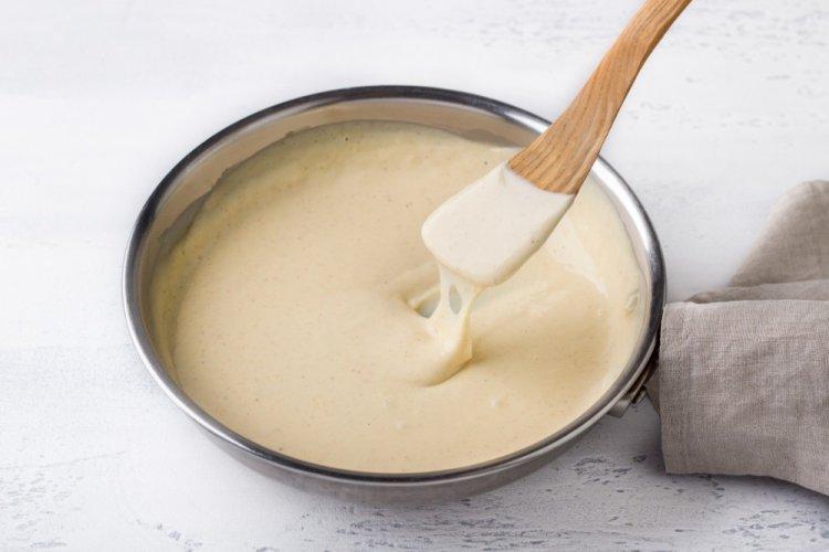 Сливочный соус с сыром и зеленью