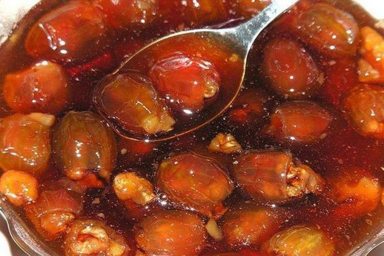 Варенье из крыжовника с лимоном и грецкими орехами