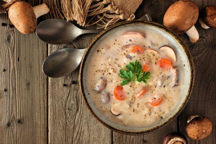 Сливочный суп с рисом и грибами
