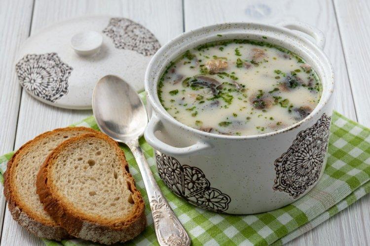 Сливочный суп с брокколи и грибами