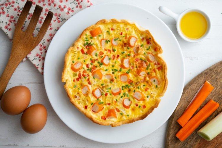 Сырный пирог с крабовыми палочками