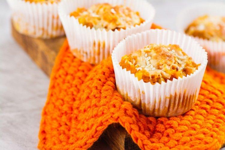 Маффины с морковью и крабовыми палочками