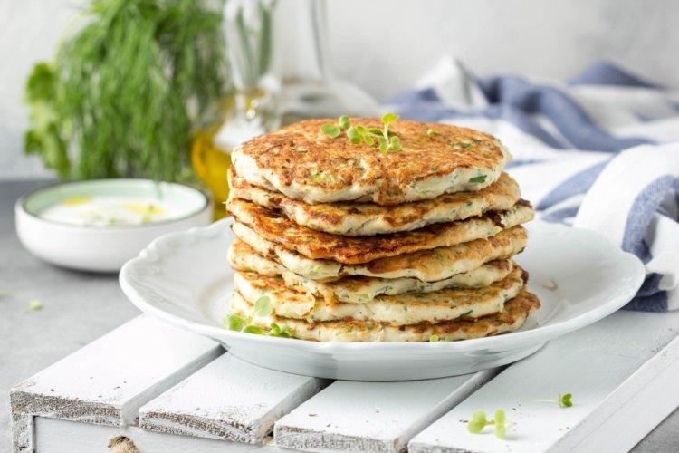 Оладьи с рисовой мукой и зеленью