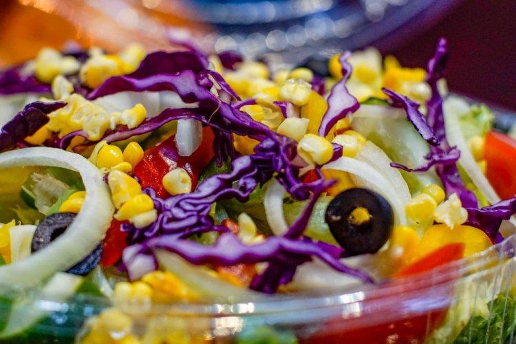 ПП салат с кукурузой и сырыми шампиньонами