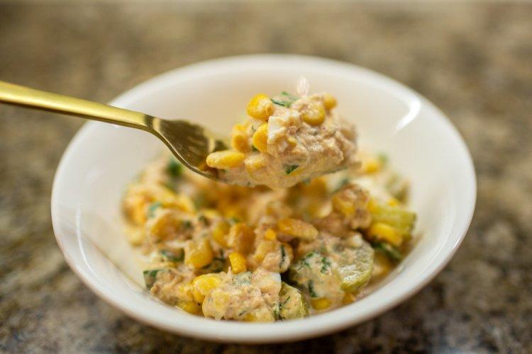 ПП салат с кукурузой и консервированным тунцом