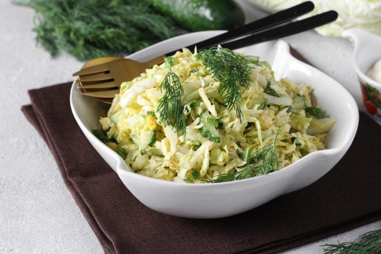 Капустный салат с яйцом