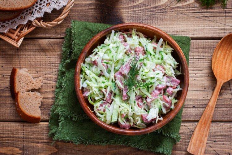 Салат с капустой и колбасой
