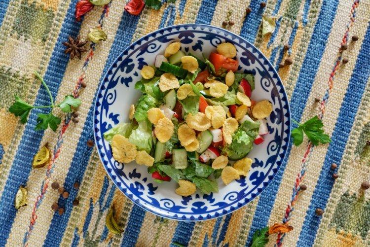 Овощной салат с кукурузными хлопьями