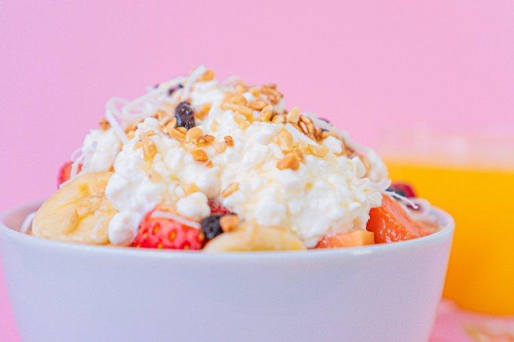 Фруктовый салат с творогом на завтрак