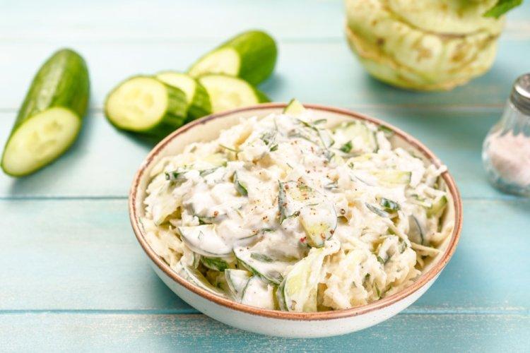 Салат с кольраби и греческим йогуртом