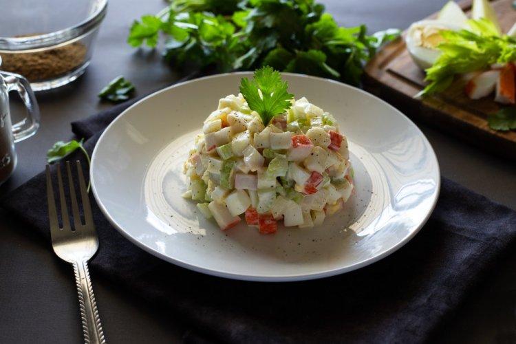 Крабовый салат с греческим йогуртом