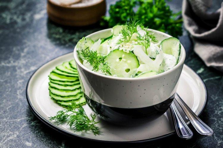 Салат с молодой капустой и греческим йогуртом