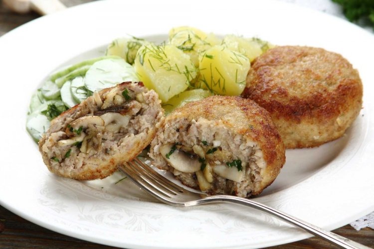 Котлеты с грибами и сыром на противне в духовке Котлеты с грибами и сыром на противне в духовке