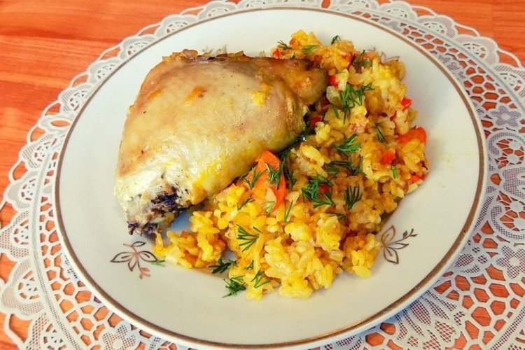 Куриные бедра с рисом на сковороде Куриные бедра с рисом на сковороде