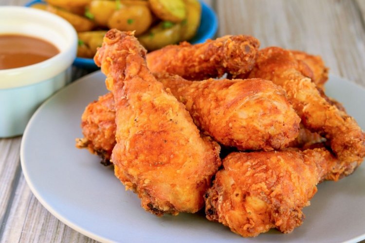 Куриные ножки в луковом кляре на сковороде Куриные ножки в луковом кляре на сковороде