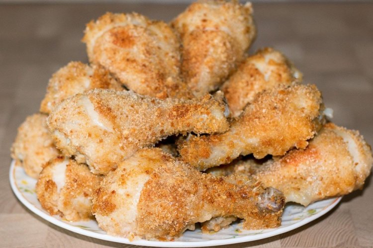 Куриные ножки в пряной панировке на сковороде Куриные ножки в пряной панировке на сковороде