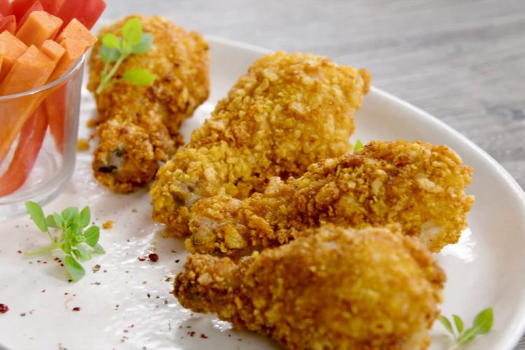 Жареные куриные ножки в кукурузной панировке Жареные куриные ножки в кукурузной панировке