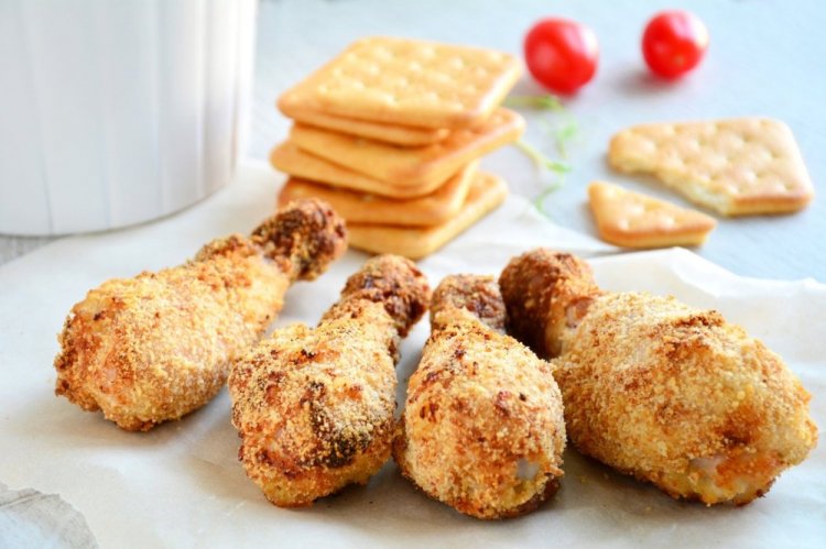 Куриные ножки в майонезе и панировке на сковороде Куриные ножки в майонезе и панировке на сковороде