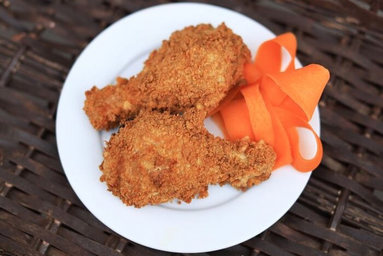 Жареные куриные ножки в кетчупе и панировке Жареные куриные ножки в кетчупе и панировке