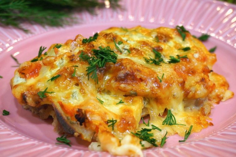 Мясо с картошкой под сыром в духовке Мясо с картошкой под сыром в духовке