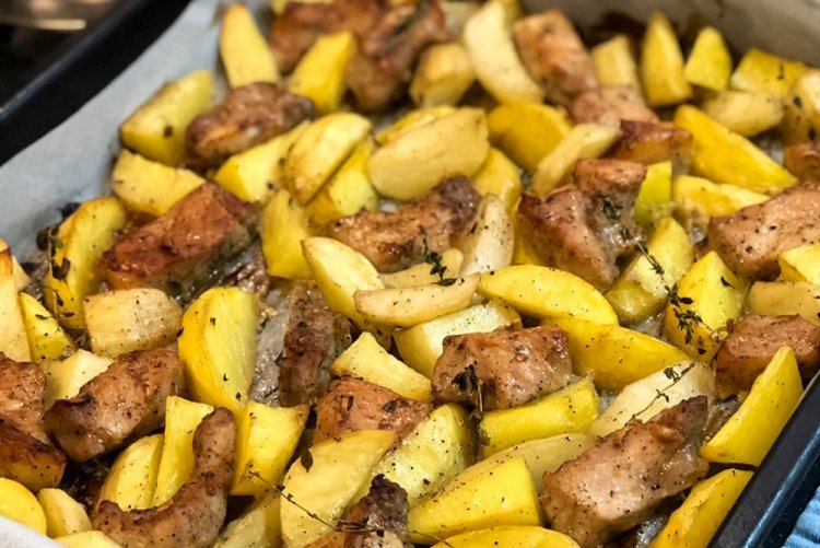 Мясо с картошкой и горчицей на противне в духовке Мясо с картошкой и горчицей на противне в духовке