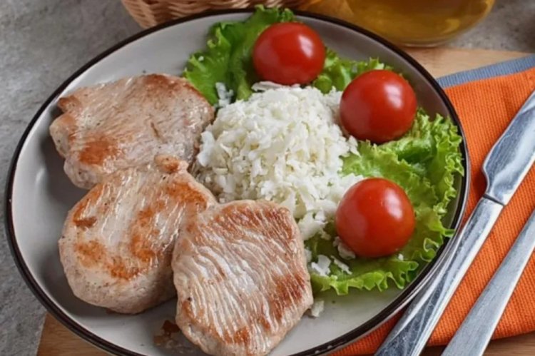 Медальоны из индейки с лимонным соком и чесноком Медальоны из индейки с лимонным соком и чесноком