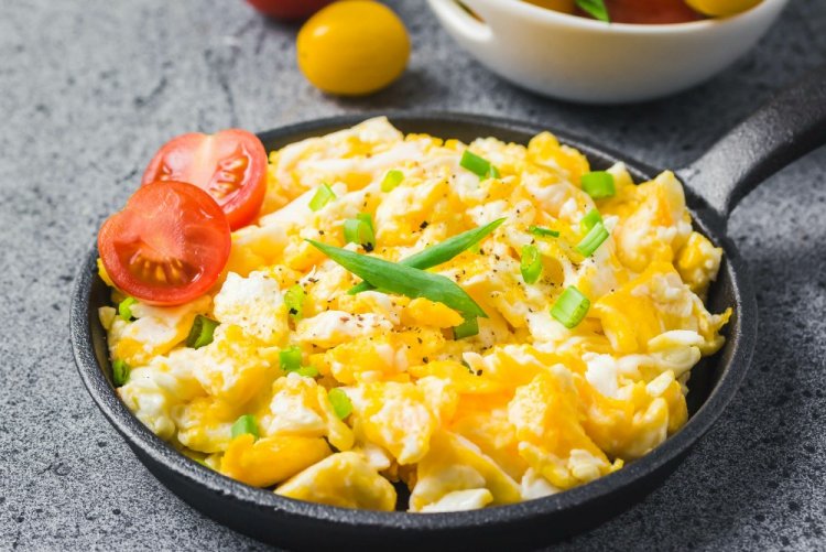 Скрэмбл со сметаной и сыром Скрэмбл со сметаной и сыром