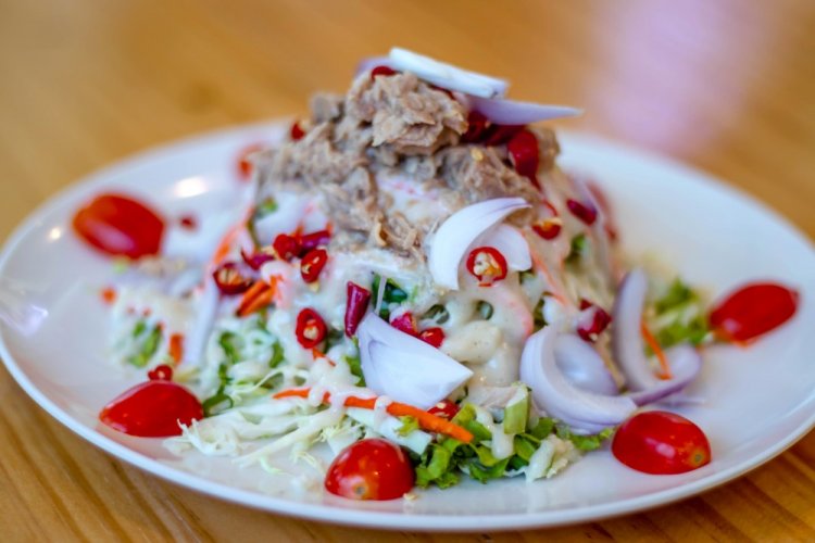 Салат с тунцом и пекинской капустой Салат с тунцом и пекинской капустой