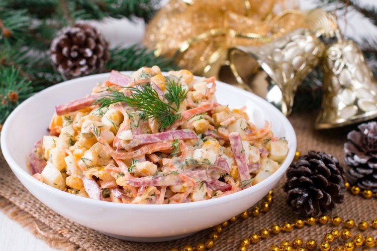 Салат «Обжорка» с кукурузой Салат «Обжорка» с кукурузой