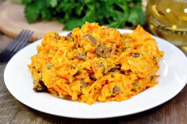 Салат «Обжорка» с куриными сердечками Салат «Обжорка» с куриными сердечками