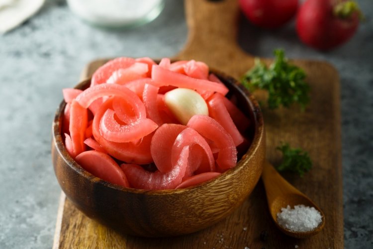 Маринованная редиска с луком Маринованная редиска с луком