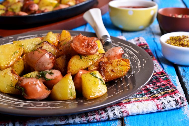 Жареный картофель с колбасой Жареный картофель с колбасой