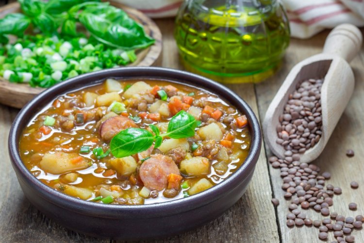 Овощное рагу из замороженных овощей с сосисками Овощное рагу из замороженных овощей с сосисками