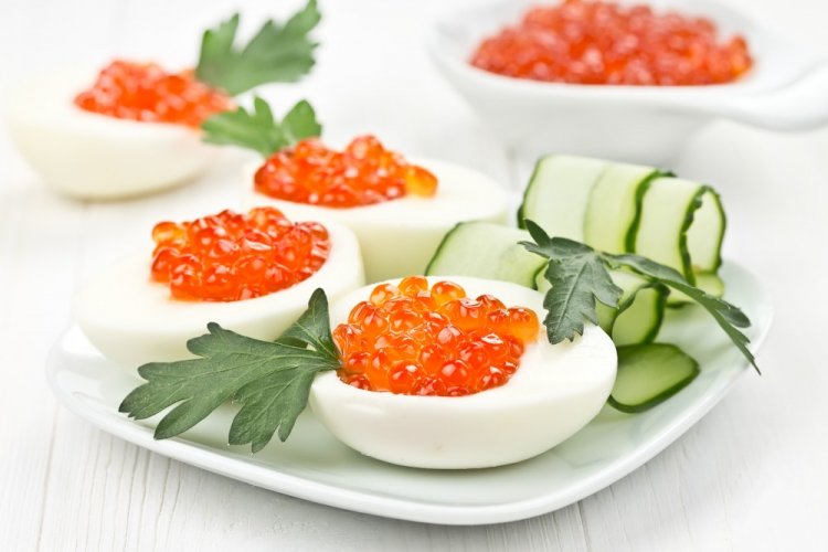 Фаршированные яйца с красной икрой Фаршированные яйца с красной икрой