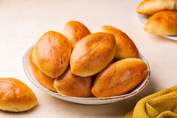 Сладкие пирожки с персиками