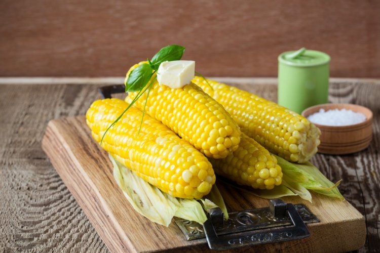 Вареная кукуруза на пару Вареная кукуруза на пару