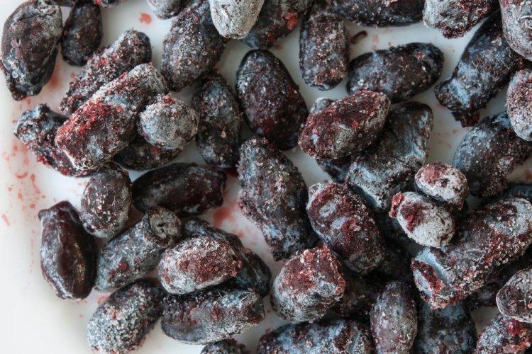 Замороженная жимолость в зип-пакетах на зиму