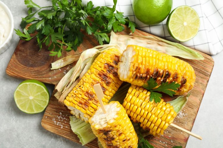 Запеченная кукуруза с кинзой и лаймом в духовке