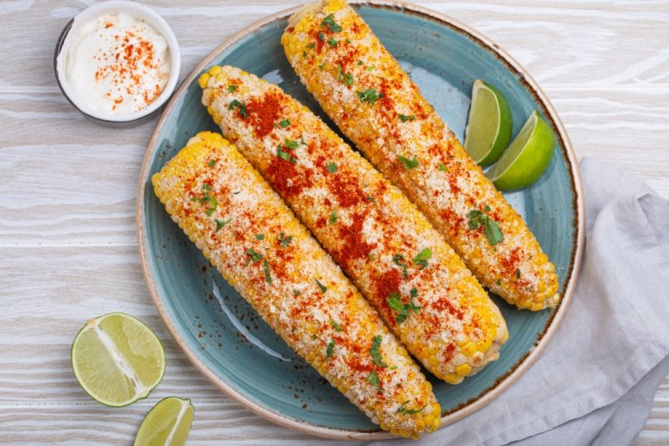 Запеченная кукуруза со сливочным сыром и паприкой в духовке