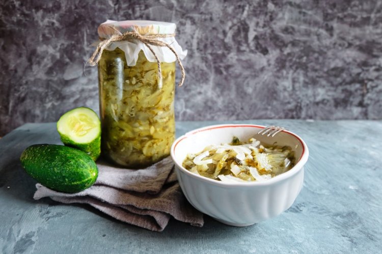 Салат из огурцов с укропом и луком на зиму Салат из огурцов с укропом и луком на зиму